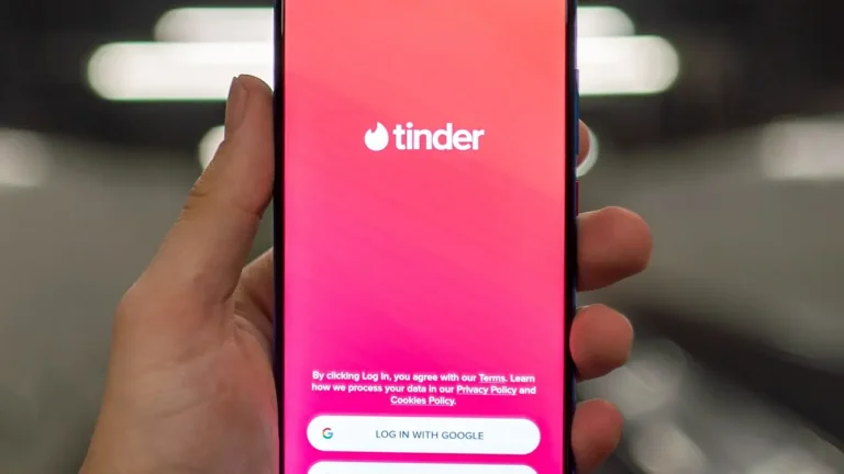 Tinder Review: Finding Connections with the World’s Most Popular Dating App